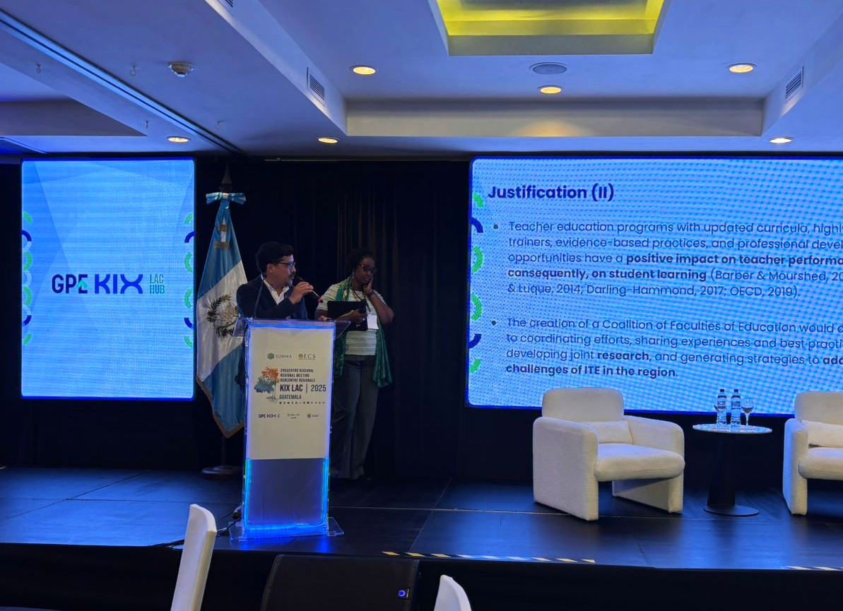 SUMMA (@summa_edu) on Twitter photo 📚 Laurette Bristol de <a href="/UWI_CaveHill/">The UWI Cave Hill Campus</a> y Raúl Chacón, Director GPE KIX LAC Hub, SUMMA, presentan la Coalición de Facultades de Educación, una alianza clave para fortalecer la formación docente en el Caribe.
#EncuentroRegionalKIX2025 📚 Laurette Bristol de <a href="/UWI_CaveHill/">The UWI Cave Hill Campus</a> y Raúl Chacón, Director GPE KIX LAC Hub, SUMMA, presentan la Coalición de Facultades de Educación, una alianza clave para fortalecer la formación docente en el Caribe.
#EncuentroRegionalKIX2025