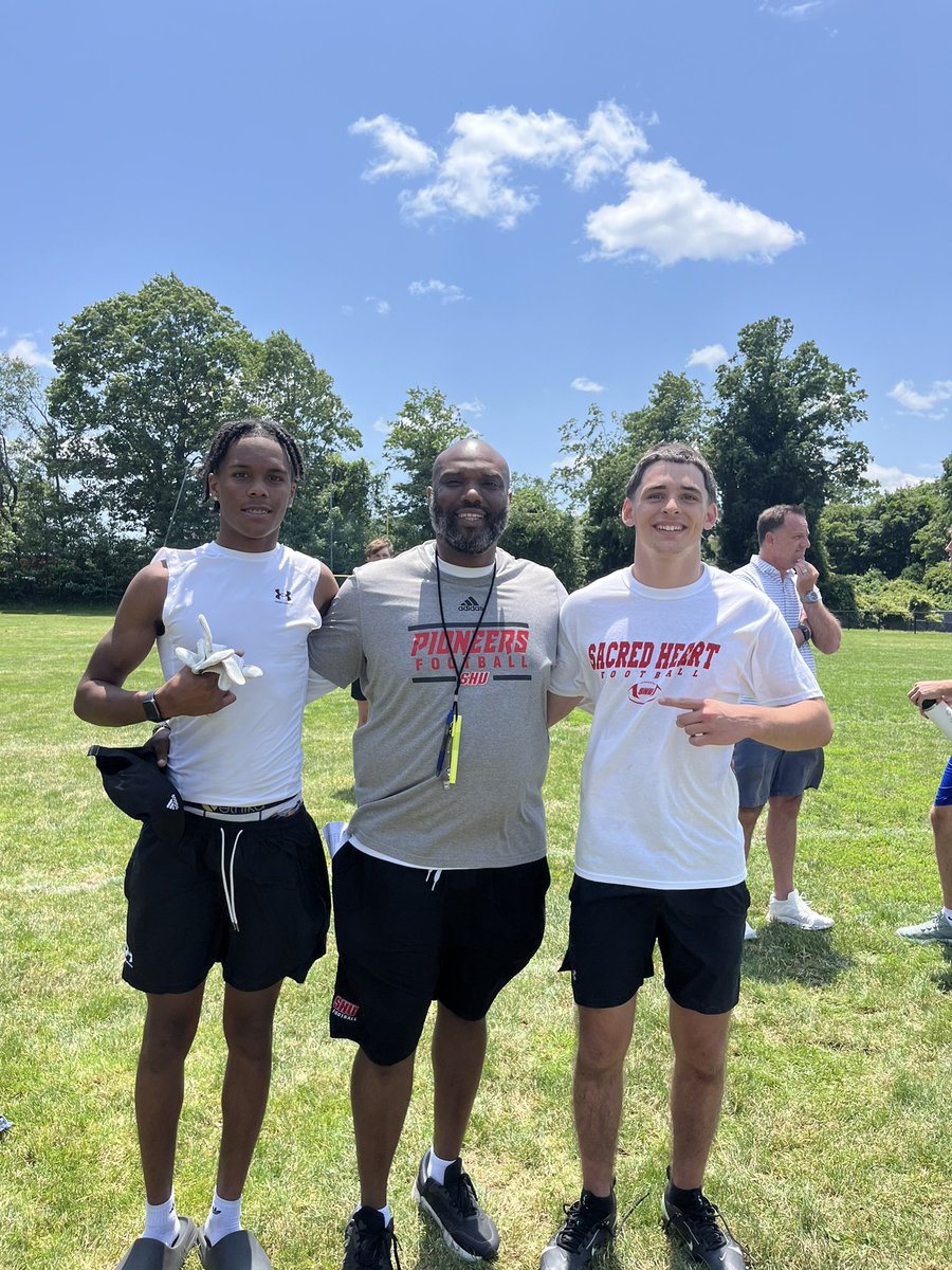 PaulHuff07's tweet image. Amazing day @SHU__Football prospect camp thank you @_CoachWiggs for the invite Learned a lot to take back home‼️‼️
@Holliday4life1 @CaddenPatrick @PrepRedzoneMD @NPCoachZim @MarylandHigh @247Sports