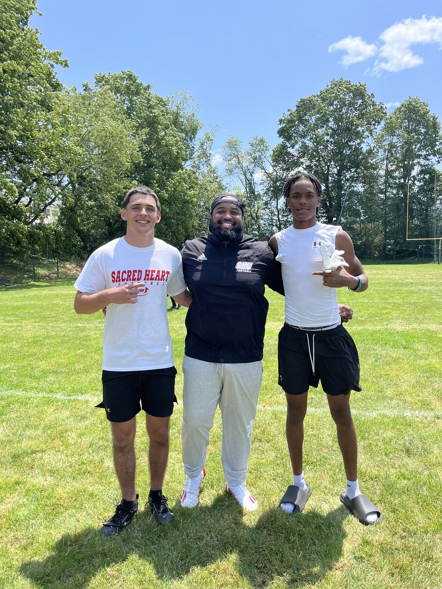 PaulHuff07's tweet image. Amazing day @SHU__Football prospect camp thank you @_CoachWiggs for the invite Learned a lot to take back home‼️‼️
@Holliday4life1 @CaddenPatrick @PrepRedzoneMD @NPCoachZim @MarylandHigh @247Sports