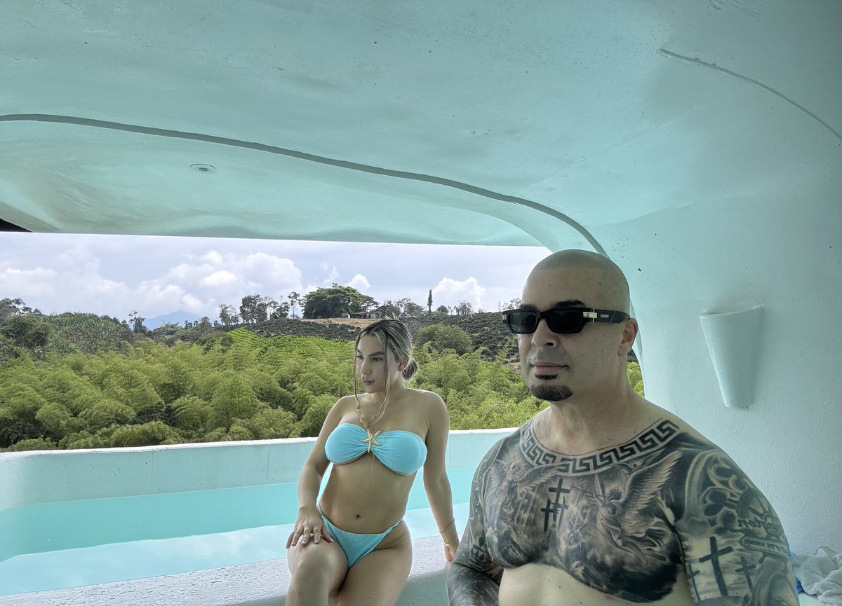 RayTheChauffeur's tweet photo. Happy birthday to my beautiful wife, Gabriela. Que Chimba La Vida! #colombia🇨🇴 @MARANATHAGROTTO @lv_vip_concierge_llc https://t.co/x1qSXf4ynM