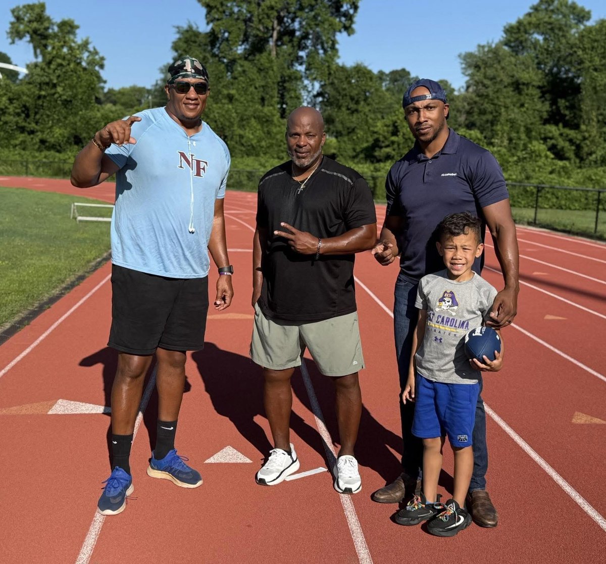 Coach Williams (@bernardnfhs) on Twitter photo Ran into a few of my ECU Pirate brethren this morning while working out , Daren Hart and Ronald Wright! Go Pirates!
<a href="/ECUPiratesFB/">ECU Football</a> Ran into a few of my ECU Pirate brethren this morning while working out , Daren Hart and Ronald Wright! Go Pirates!
<a href="/ECUPiratesFB/">ECU Football</a>