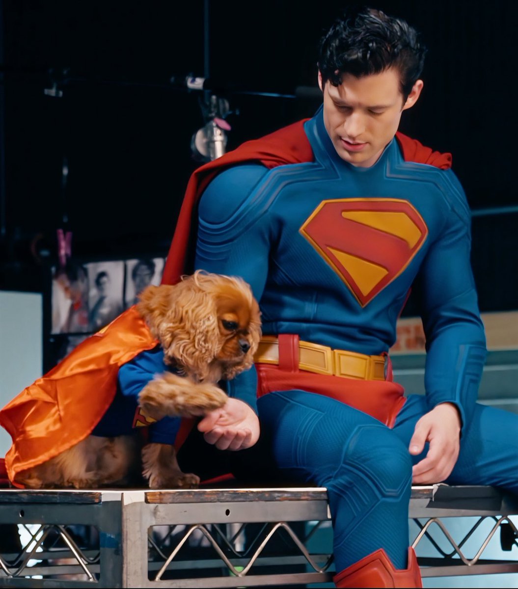 I THINK THIS IS THE BEST SUPERMAN SUIT EVER !!!