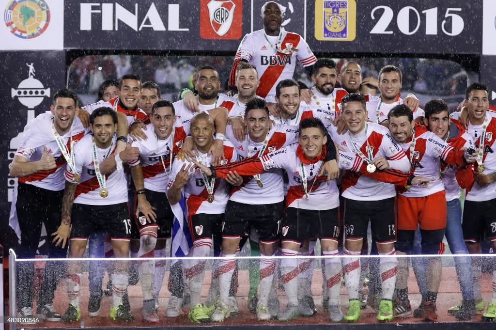 De la HUMILLACIÓN al FANATISMO 🤕💔➡️🎉📣

Tigres apoyando a River: la historia MÁS EXTRAÑA jamás contada.

Hace 10 años River Plate te hizo PEDAZOS y te HUMILLÓ a nivel Internacional, a la postre, te convertiste en el único club de México en perder 2 FINALES INTERNACIONALES en