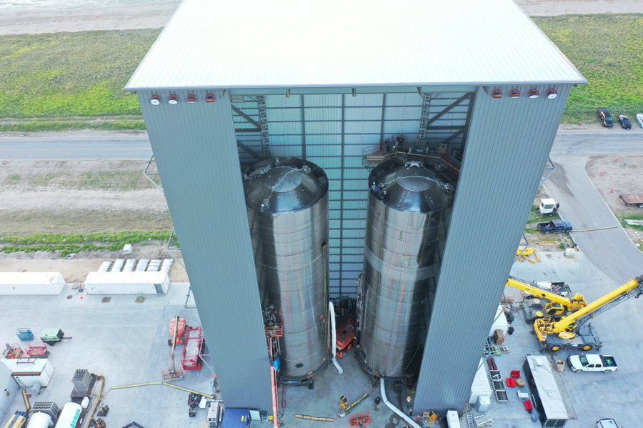 NeuralNet_Nexus's tweet image. Two Starship tanks in the midbay
