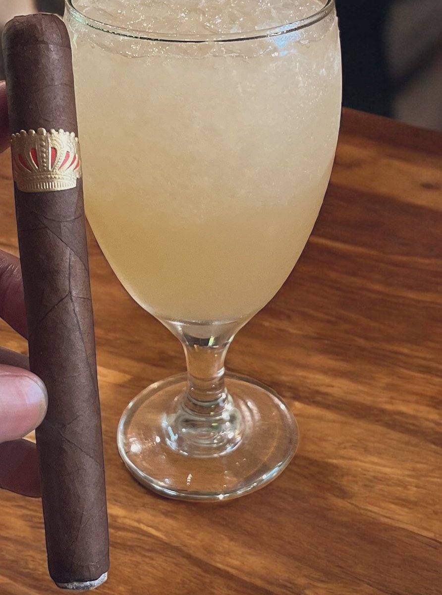 Starting off the day with a delicious Sobremesa Solita Red, perfectly paired with a smooth glass of Very Old Barton. #CigarLifeStyle