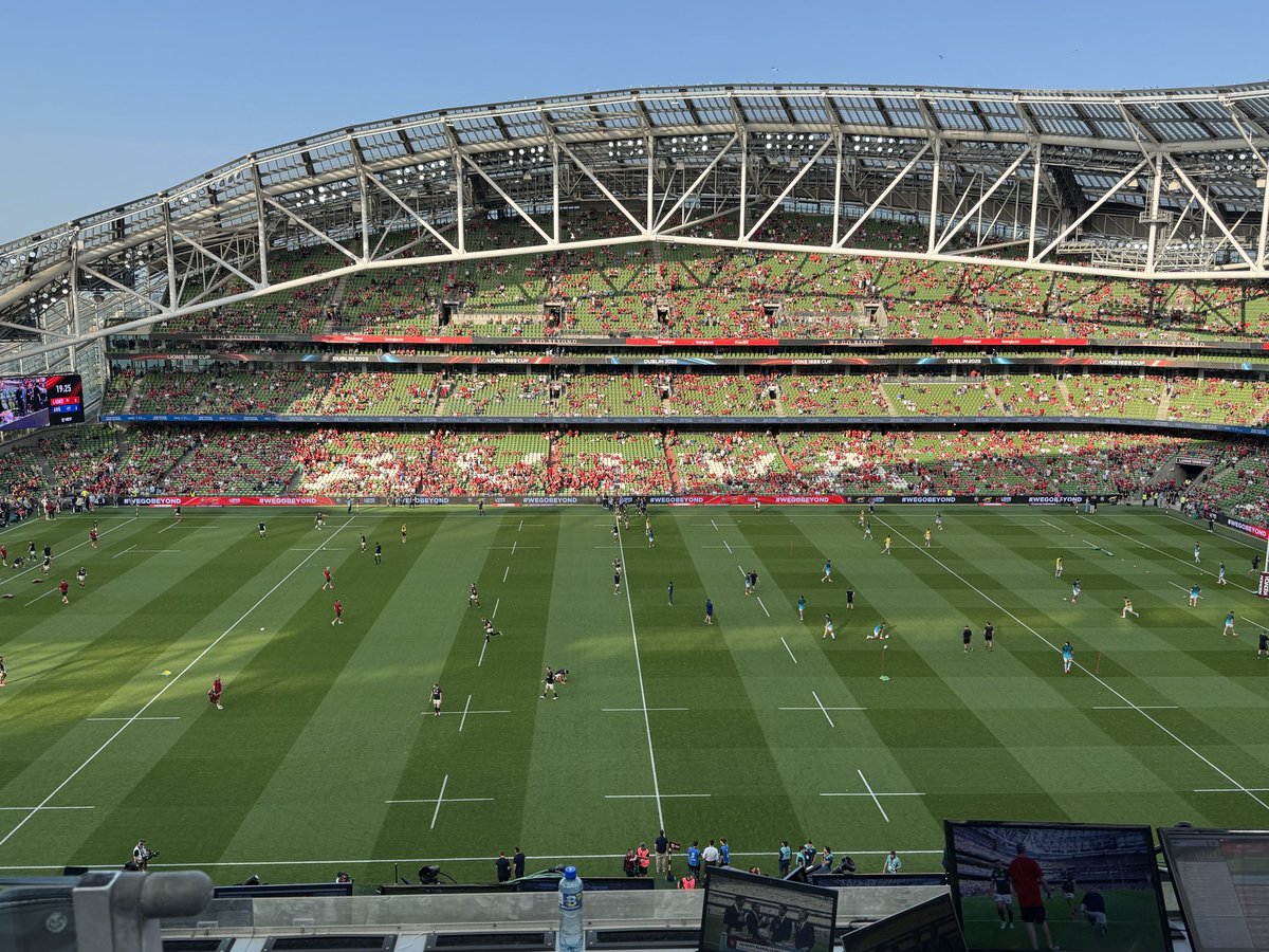 What a buzz around Dublin today. Blessed with the weather too.

The sea of red will be something else come 8pm.

Go n-éiri libh Bundee, Finlay agus Mack  🦅🦁