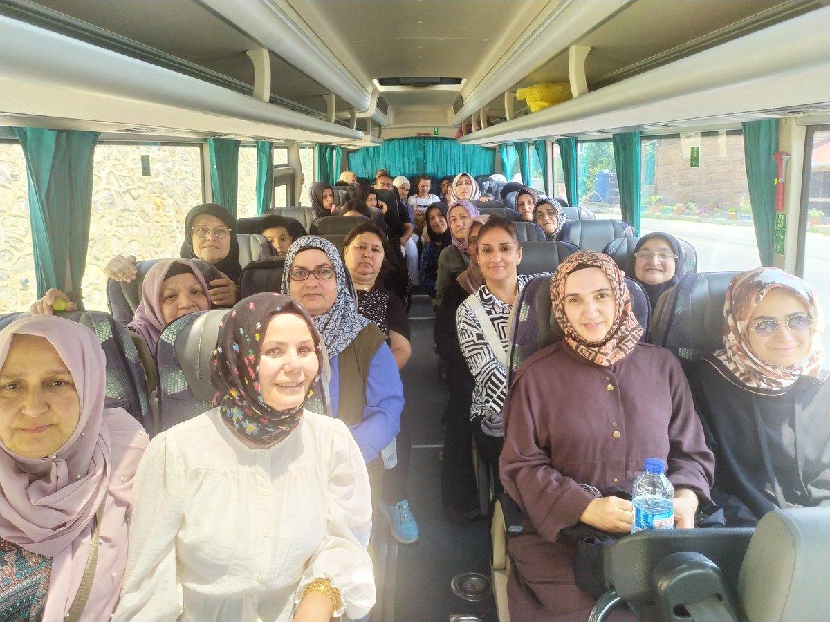 bbpistanbulil's tweet photo. İl kadın kolları başkanımız sn. Hülya ŞENCAN'ın düzenlemiş olduğu türbe ziyaretleri.  Hanımlarımızla çok teşekkür ederiz.
#bizbirliktegüclüyüz
#kadınlarlagüclüyüz

@Mustafa_Destici 
@gokhanilgar 
@dilekk14 
@hlysncn https://t.co/ajWvUmqOff
