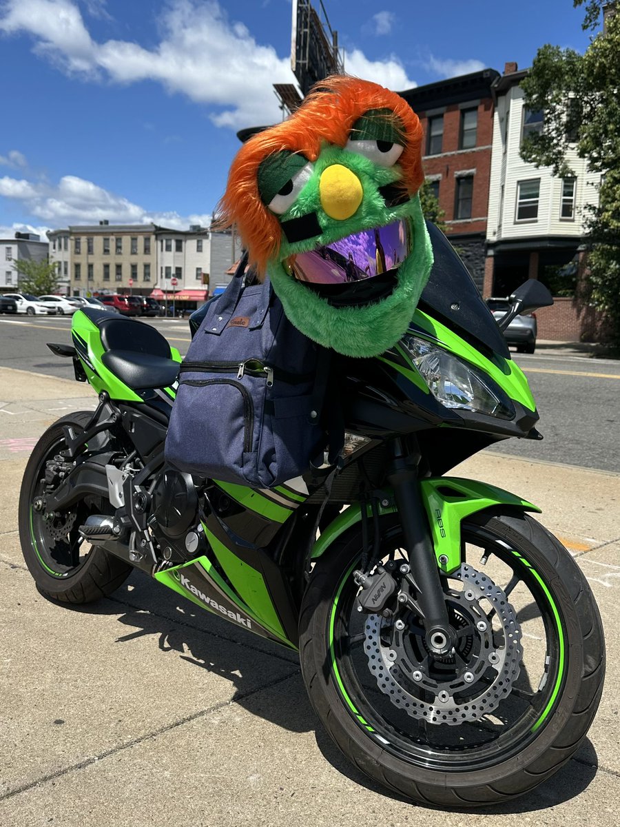 Raffy Devers pulling up to Oracle Park for tonight’s game vs the Red Sox: