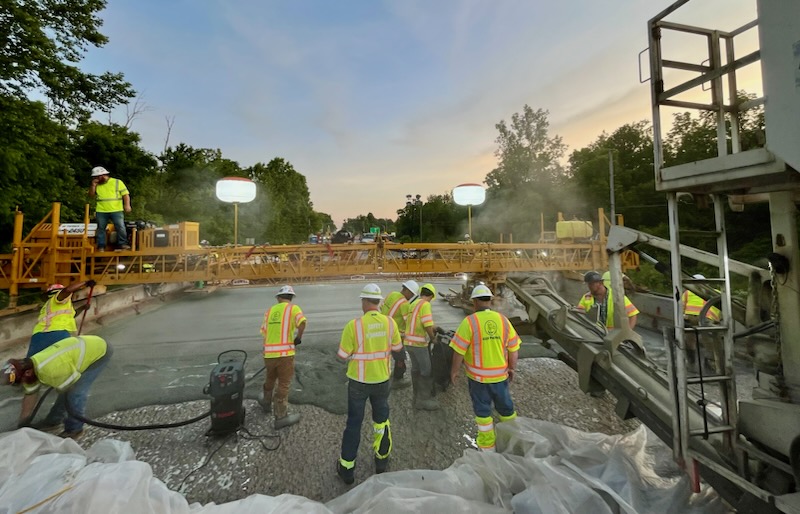📍 U.S. 421 in Boone County:

Crews are continuing bridge work over Eagle Creek. 🦅🌊

In this picture, they are doing a latex modified overlay, which enhances the lifespan of a bridge.

It is expected to be open by the end of July, weather-permitting.