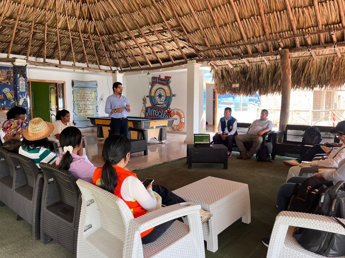IDEAMColombia's tweet photo. #IdeamInforma Seguimos trabajando en articulación con @AlcaldiaCTG
@cardique, los consejos comunitarios de Tierra Bomba 🏝️, en el marco de los monitoreos por degradación de suelos y erosión en el área insular. https://t.co/L8lqhkqKdw