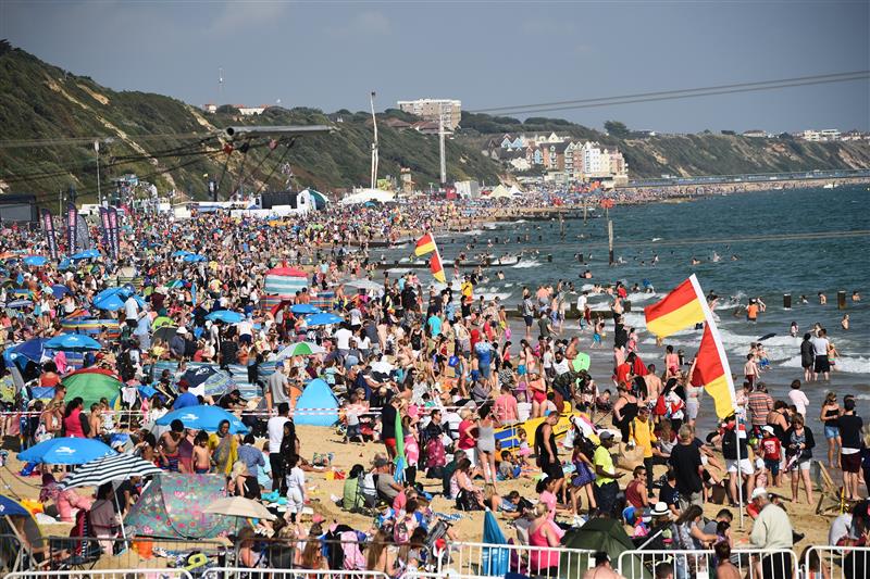Heading to the beach this weekend?

With an amber heat health alert issued by <a href="/UKHSA/">UK Health Security Agency</a> for the whole of England, sunny weather and temperatures around 30°C are expected. 

Follow these tips to stay safe and enjoy your time by the sea: hmcoastguard.uk/on-the-beach

#BeachSafety #Coast
