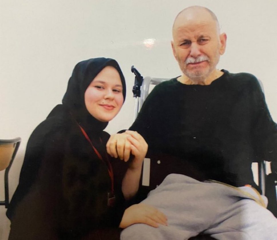 Menemen R Tipi Cezaevinde olan 72 yaşındaki Alzheimer hastası babası İbrahim Güngör'ün sesini duyurmaya çalışan Süeda Güngör de tutuklandı.

Süeda bir öğrenci, hasta babasının sesini duyurmaktan başka bir derdi de yoktu. Lütfen onu serbest bırakın!

<a href="/yilmaztunc/">Yılmaz TUNÇ</a>
<a href="/adalet_bakanlik/">T.C. Adalet Bakanlığı</a>