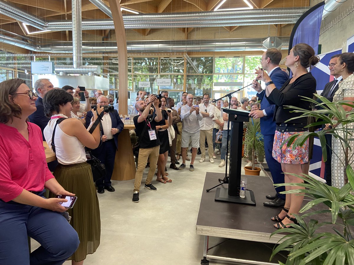 Les Halles gourmandes de #laval, inaugurée aujourd’hui, ouvrent leurs portes dès demain 9h!

Nouveau lieu de vie où toutes les générations sont invitées à se retrouver autour de ce qui nous rassemble : la bonne cuisine, la découverte et le plaisir de partager.

On vous y attend !