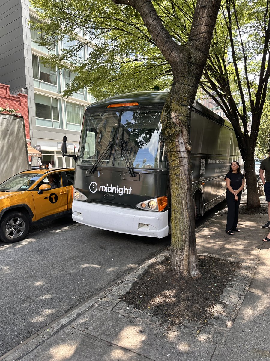 CheekyCrypto's tweet image. Something big is coming!

Don’t miss the bus 🚌 

#cardano #Solana #MidnightNetwork $ADA $SOL