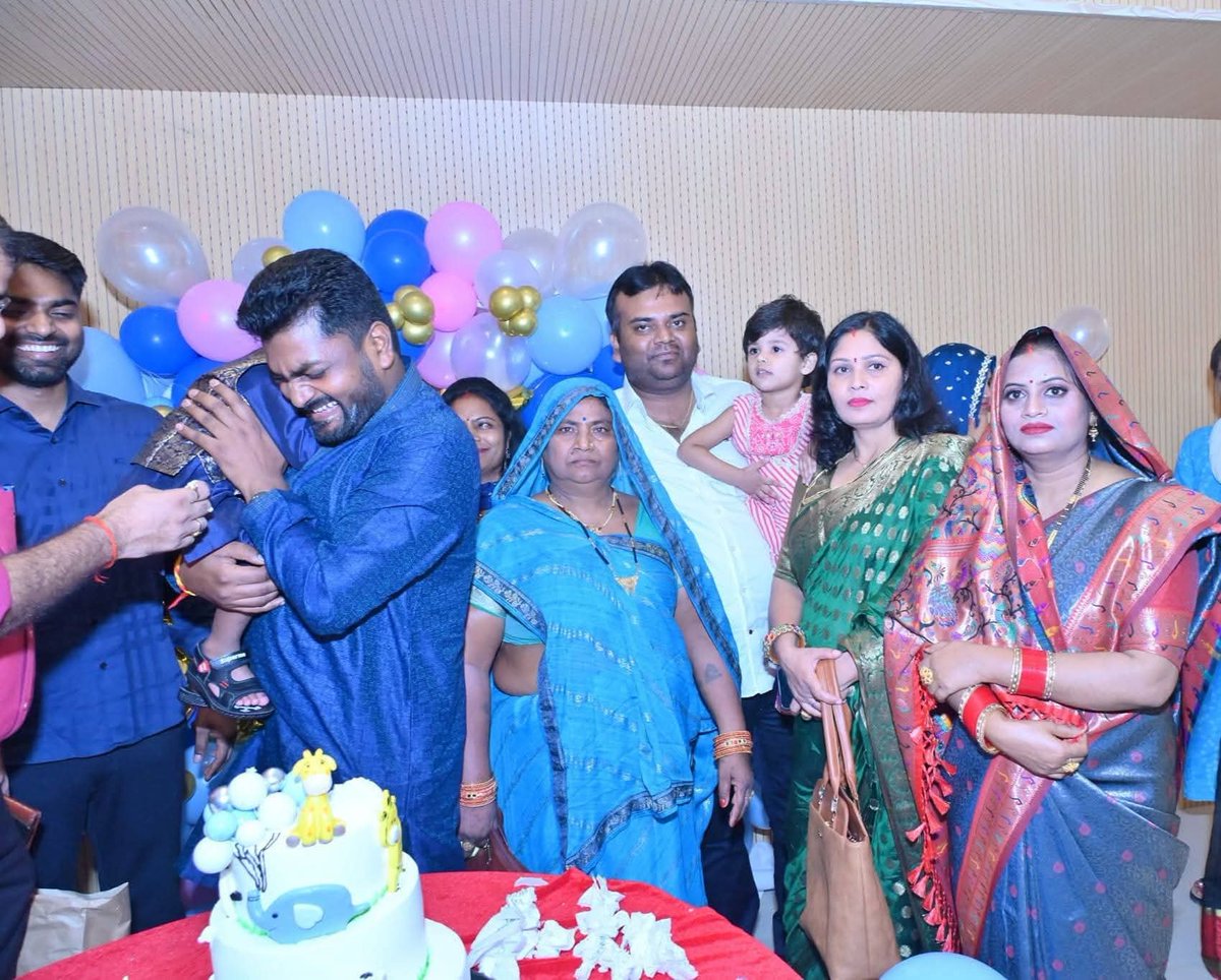 सुहेलदेव भारतीय समाज पार्टी के राष्ट्रीय प्रमुख महासचिव श्री अरविंद राजभर जी को शादी कि सालगिरह कि शुभकामनाएं एवं बधाई!
🌼🌼🌼
<a href="/arvindrajbhar07/">Arvind Rajbhar - डॉ. अरविंद राजभर</a> जी!
🌼🌼🌼