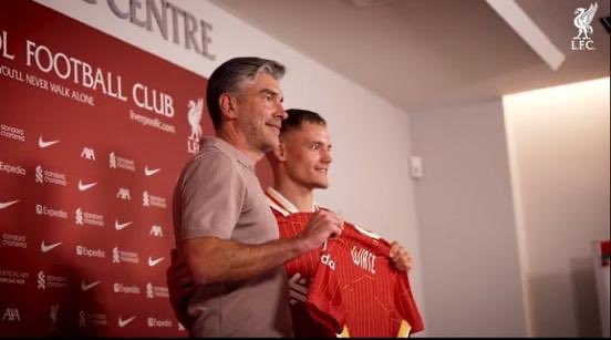 Richard Hughes 🤝 Florian Wirtz

Kami semua mengucapkan mohon maaf lahir dan batin kepada Pak Richard  😂