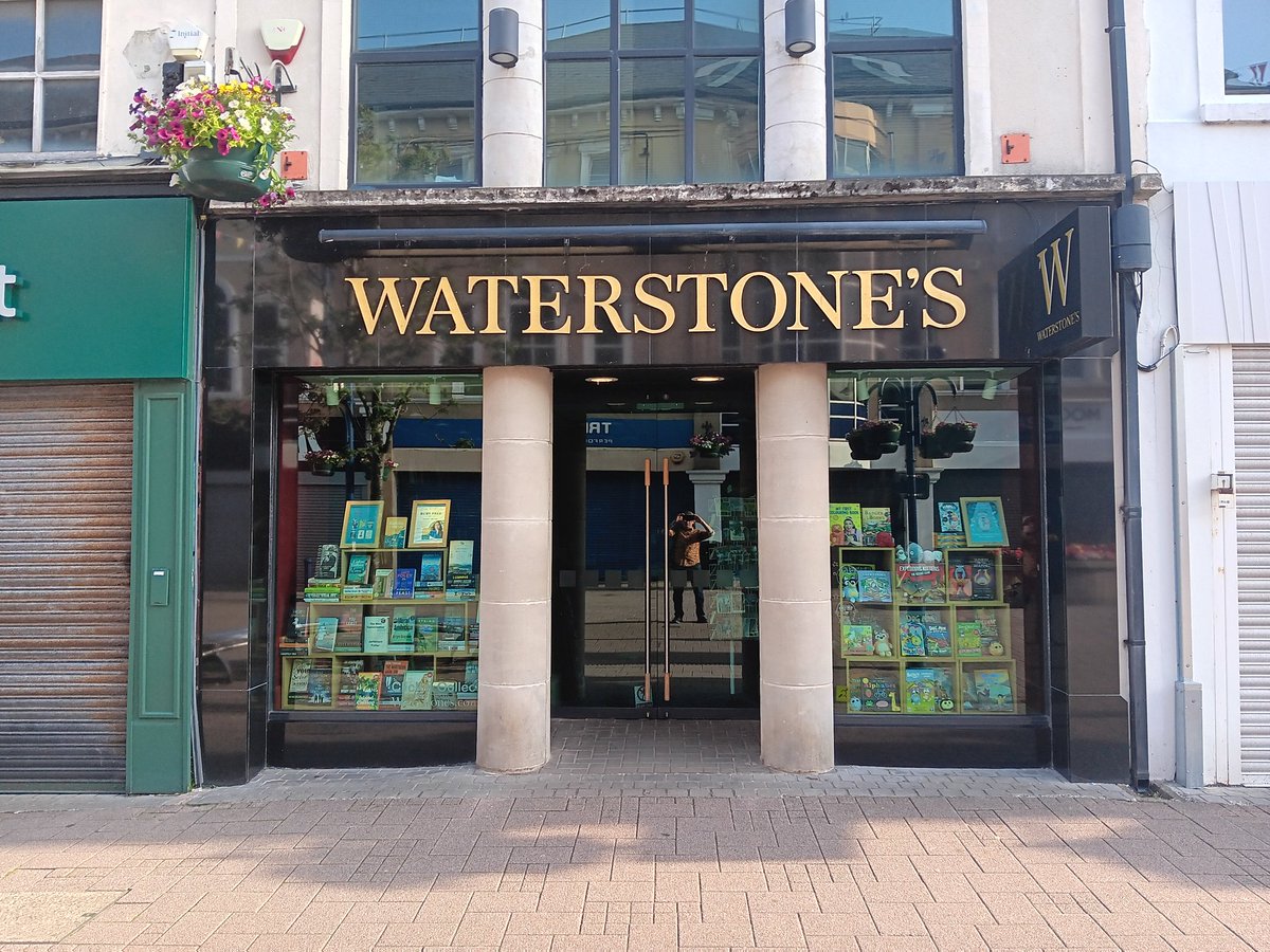NeillWalker1's tweet image. 19 years working here, 9 at the old Coleraine Uni Waterstones.
I don't want to be anywhere else , or doing anything else.
#booksellers #waterstonescoleraine #ulsteruniversity #coleraine