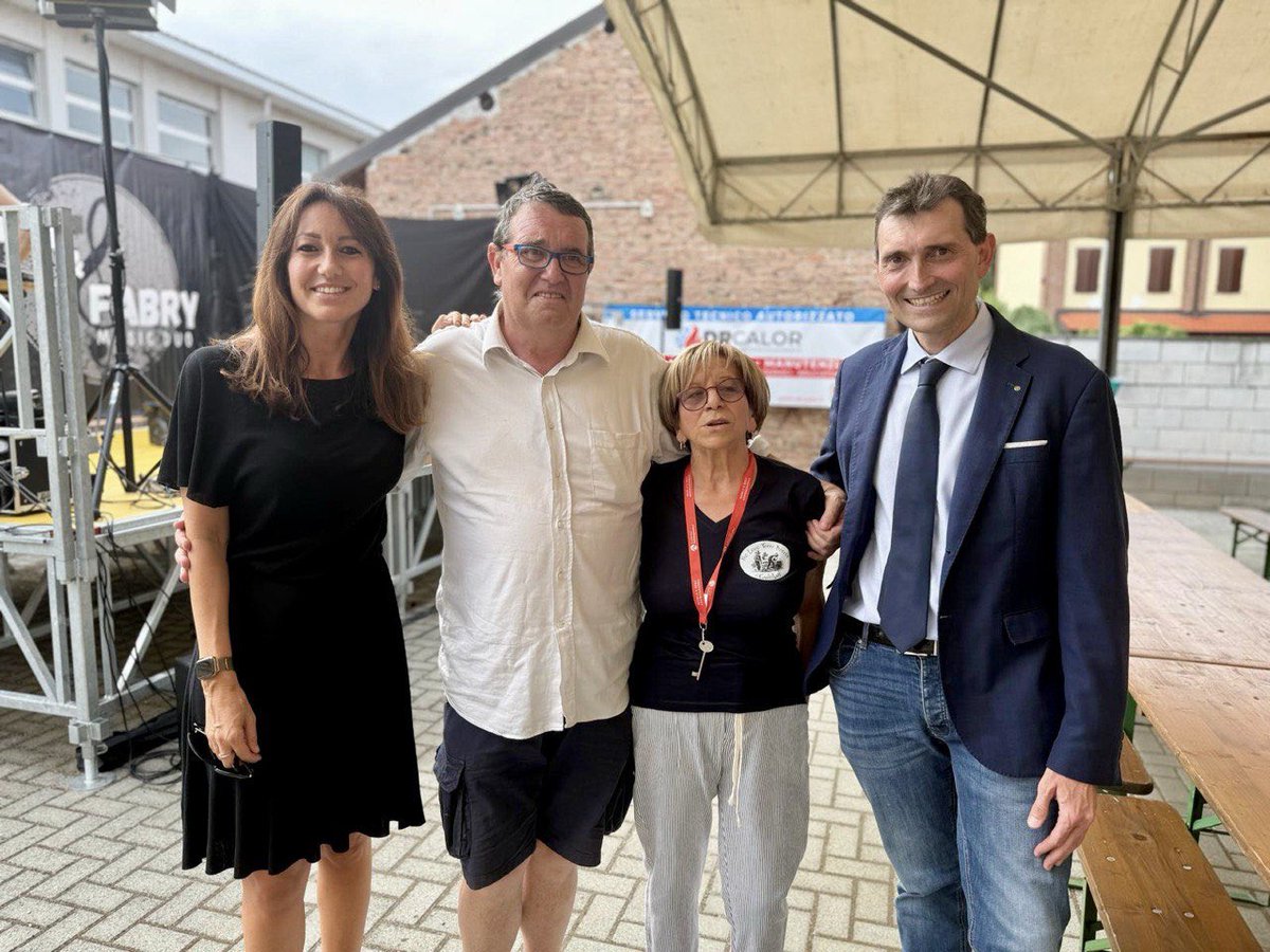 🤝Le Pro Loco rappresentano un presidio insostituibile di identità e coesione sociale.

A #TorreBeretti ho voluto esprimere gratitudine a chi, con dedizione e spirito di comunità, anima la vita dei nostri paesi.

Un sentito grazie alla Pro Loco di Torre Beretti e Castellaro 💚