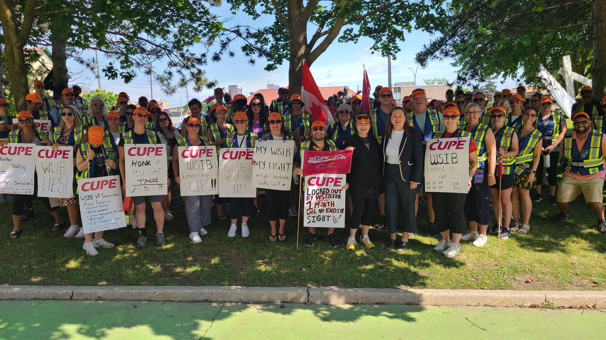 Workers have been locked out <a href="/WSIB/">WSIB</a> for 4 wks! Folx on the line are concerned about casework build up &amp; injured workers who need support. <a href="/OCEU1750/">OCEU CUPE 1750</a> members are fighting for improved services/workloads while Ford outsources jobs to the US. We should be supporting ON jobs ✊ #onpoli