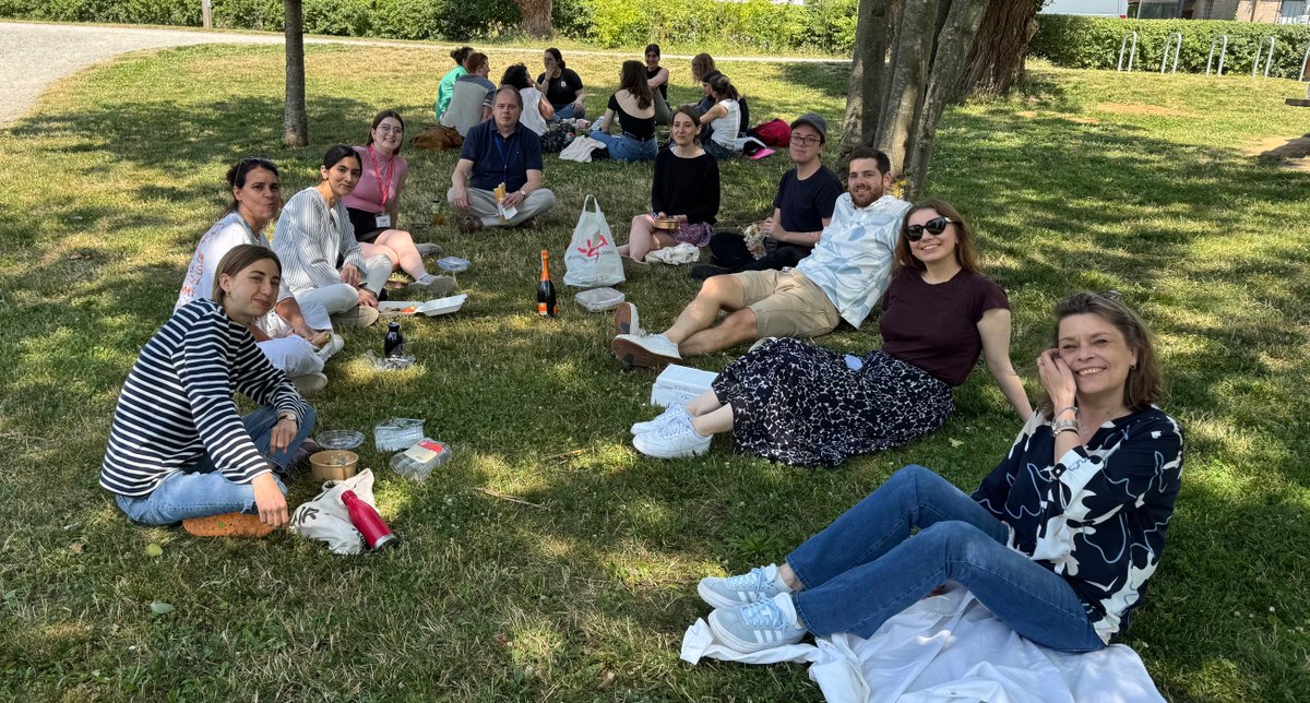 Lunch in the sunshine to celebrate the latest achievements of our talented students. 

👏Congratulations to 
Lilyan, who completes his MD degree
Negin, for successfully defending her Master's thesis
Nathalie, for her teaching assistant position