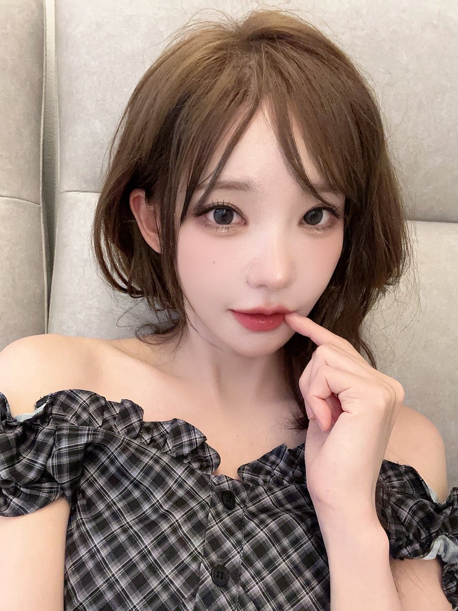 @Weekly_QWER: Jun,20,2025 Magenta naver fancafe post cafe.naver.com/eggkim/359242?… I thought today's post was up, but it wasn't! Did you enjoy the challenge I did with Freaks sensei today? I didn't know what was going on behind me lol More fun stuff will be uploaded on the channel hehe You…