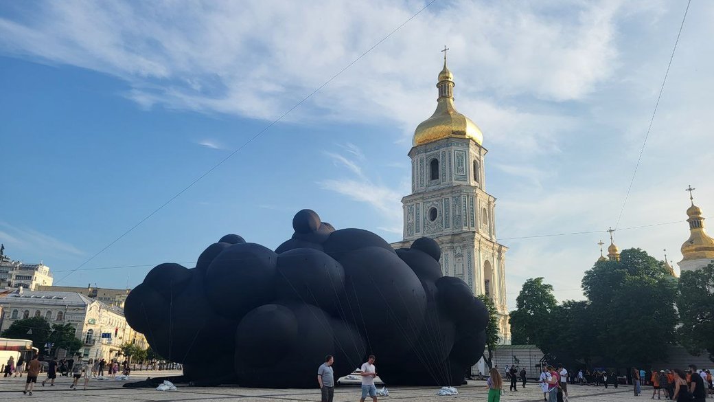 📣Продюсер проєкту В.Дейнега впевнений:ця робота стане культовою."Вона має сказати світу,що насувається буря(Третя світова)і або ми всі разом її зупинимо,або зупинимо все одно,але значно пізніше і дорожче⚡️