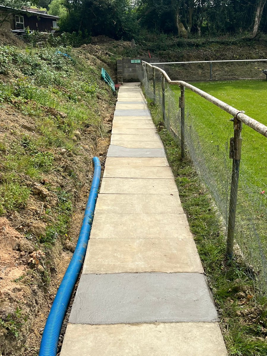 AfcUckfieldTown's tweet image. Massive thank you to M&amp;amp;P comber landscapes  for all their hard work last Saturday and today completing works around the ground. 

The ground is looking great! 😊 

If you have any landscaping and gardening needs be sure to get in contact with them! 

#supportinglocalbusiness