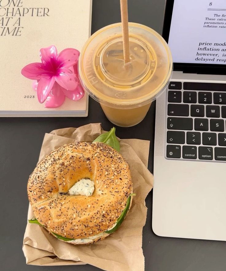 liIacdaisy's tweet image. important moments