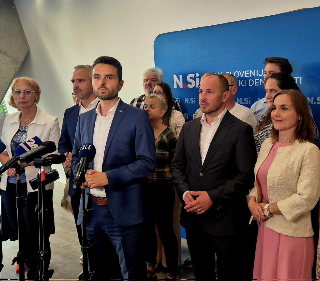 NSi (@novaslovenija) on Twitter photo 📣 Predsednik NSi <a href="/MatejTonin/">Matej Tonin</a> po seji sveta NSi: Nova Slovenija bo imela 13. septembra volilni kongres, na katerem ne nameravam ponovno kandidirati. S tem odpiram priložnost, da se osvežimo, okrepimo in damo stranki novo energijo. 👇
nsi.si/novica/nsi-sep… 📣 Predsednik NSi <a href="/MatejTonin/">Matej Tonin</a> po seji sveta NSi: Nova Slovenija bo imela 13. septembra volilni kongres, na katerem ne nameravam ponovno kandidirati. S tem odpiram priložnost, da se osvežimo, okrepimo in damo stranki novo energijo. 👇
nsi.si/novica/nsi-sep…