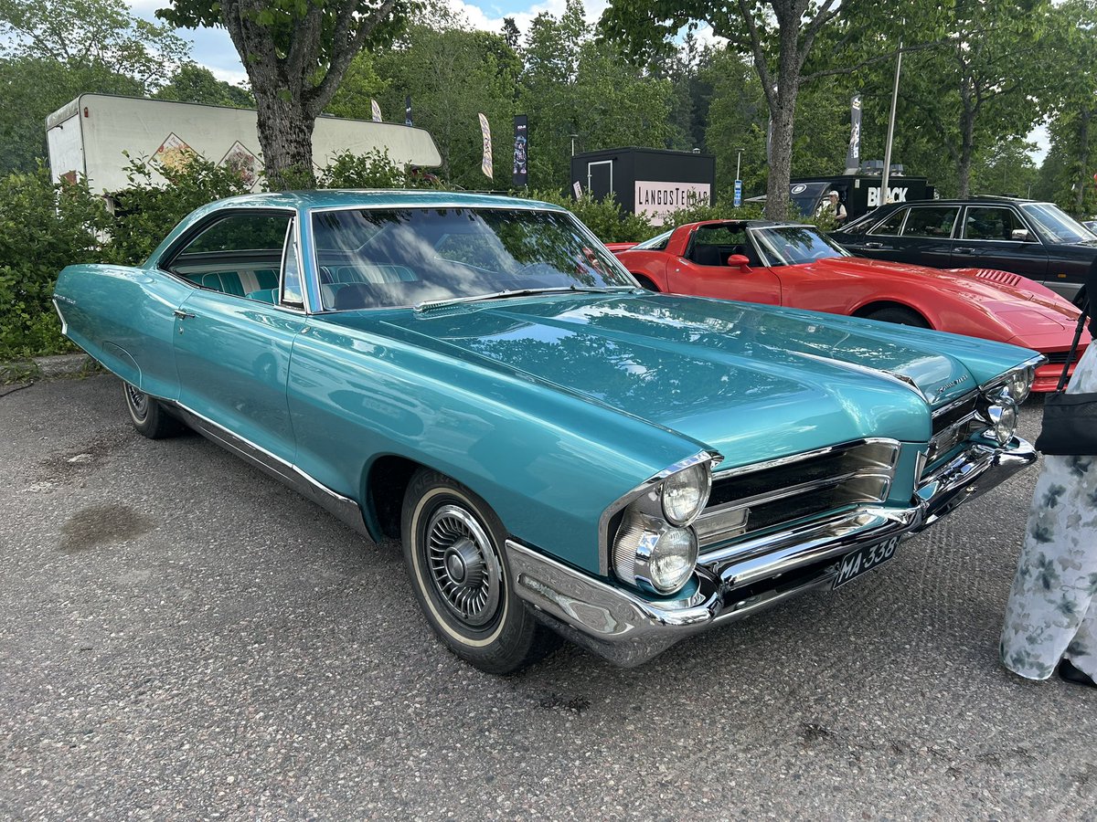 TuijaVirtanen's tweet image. Koska kuukauden kolmas perjantai on Vantaa Cruising. Siis otettiin Tipu tallista ja käytiin Heurekalla ihailemassa kalustoa. Joitain kuvia ehti turpakäräjiltä napsia 📸
#tbird #thunderbird #fordsontheroad #fordfreaks #V8 #vantaacruising #cruisingnight  #juhannus
1/2