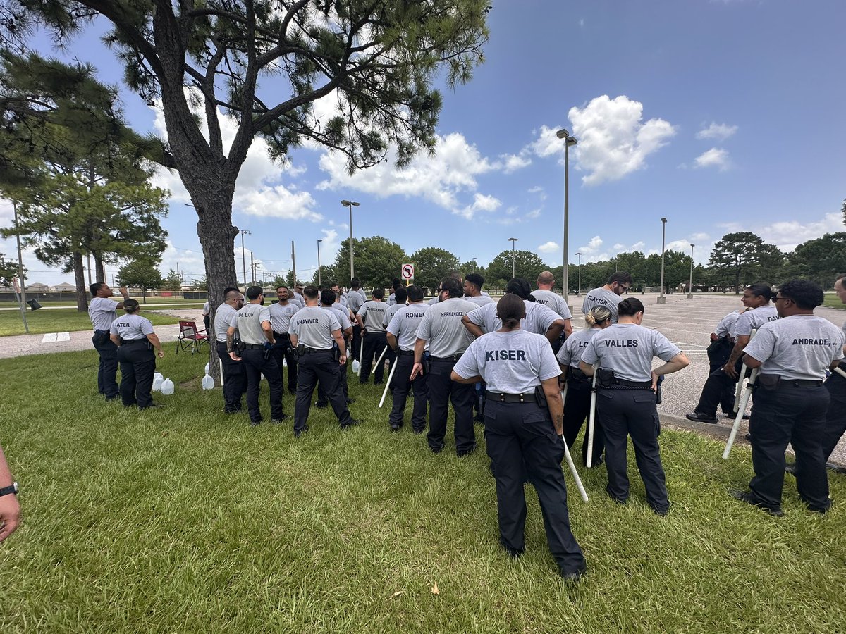 DavidBJasper's tweet image. HCSO Academy Update! BPOC Class #B3-24 is diving into Field Force Operations, mastering skills for public safety under the stellar guidance of Deputies Kevin Turek, Kathleen Duncan, Kodie Adolph, Anthony Warren, and Sgt. Chester Smith. Proud of our future deputies!