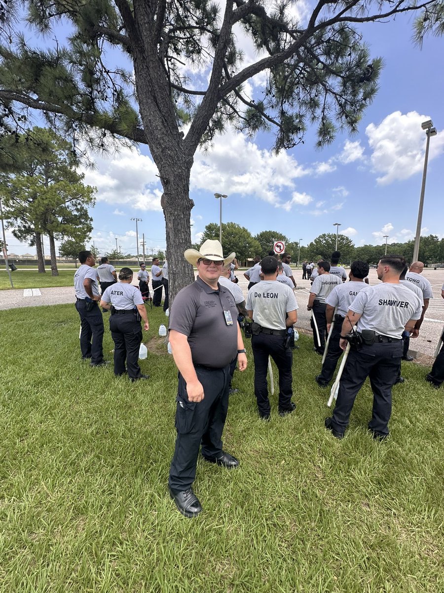 DavidBJasper's tweet image. HCSO Academy Update! BPOC Class #B3-24 is diving into Field Force Operations, mastering skills for public safety under the stellar guidance of Deputies Kevin Turek, Kathleen Duncan, Kodie Adolph, Anthony Warren, and Sgt. Chester Smith. Proud of our future deputies!
