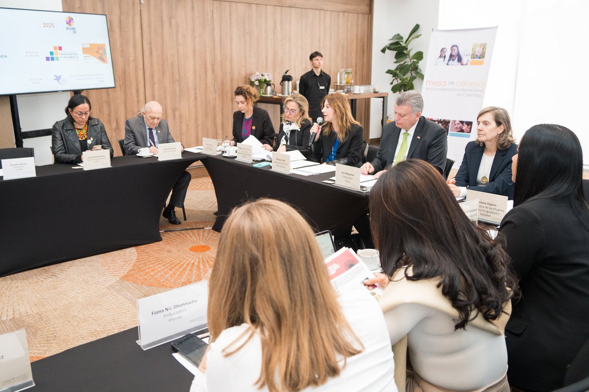 #CooperamosPorLaIgualdad
En sesión plenaria, la Mesa de Género de la Cooperación Internacional, cooperantes reafirmaron su respaldo a la implementación del Plan de Acción de la #Resolución1325 y la estrategia de género de la Comisión de Género de la Rama Judicial.