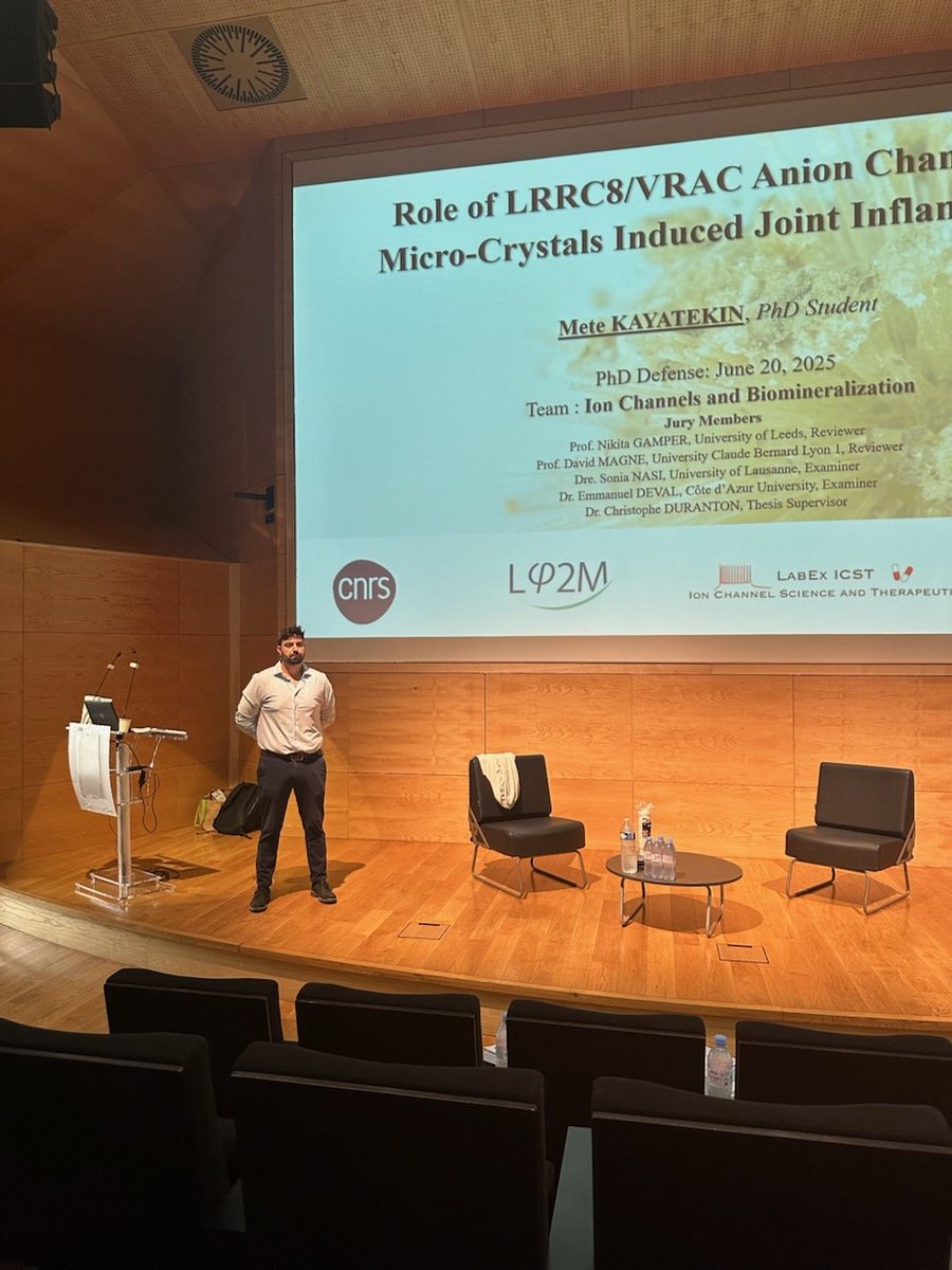Team Ion Channels and Biomineralization (@icbm_team) on Twitter photo Brilliant PhD defense by Dr. Mete Kayatekin!! Congratulations for your work on #chloride #channels in #crystals #inflammation @icbm_team <a href="/LP2M_Lab/">LP2M</a> <a href="/CNRS_DR20/">CNRS Côte d’Azur</a> <a href="/Univ_CotedAzur/">Université Côte d'Azur</a> Brilliant PhD defense by Dr. Mete Kayatekin!! Congratulations for your work on #chloride #channels in #crystals #inflammation @icbm_team <a href="/LP2M_Lab/">LP2M</a> <a href="/CNRS_DR20/">CNRS Côte d’Azur</a> <a href="/Univ_CotedAzur/">Université Côte d'Azur</a>