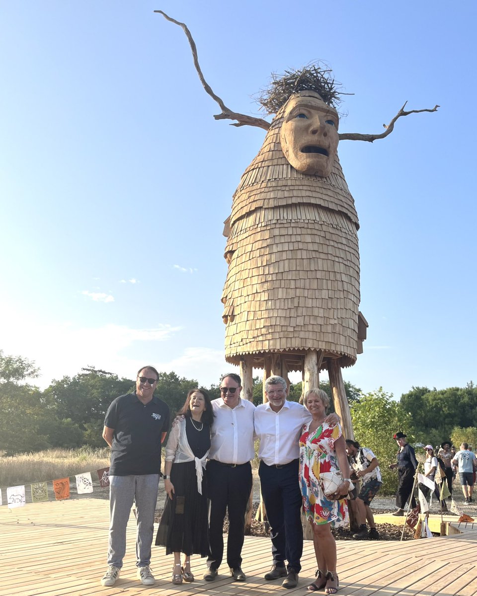 🌳 Le Berger des Coux, première sculpture monumentale du Parcours des Géants de la Vallée de l’Yon, est inauguré. Un projet artistique et territorial porté par le collectif MONsTR, au croisement de la culture, du tourisme et de la nature.