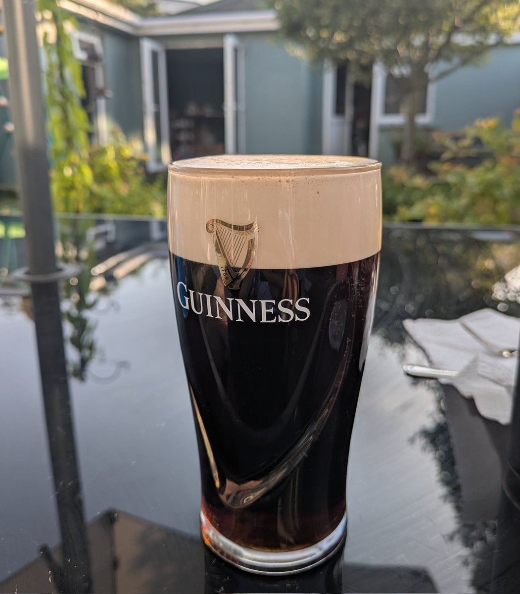 When you let your eldest pour your Guinness

This is called a Bishops Collar

Happy Friday 
Sláinte 🤝🏻