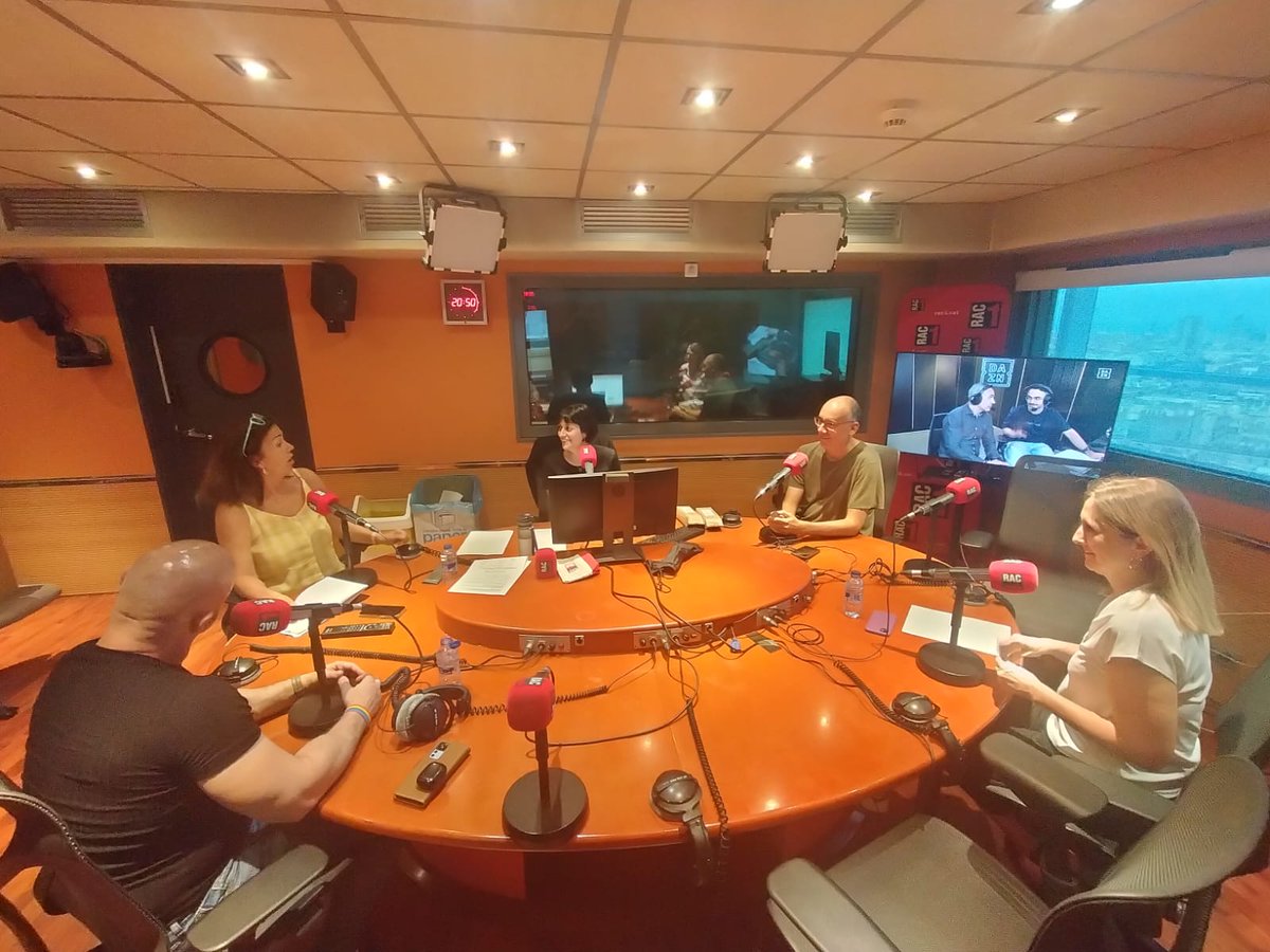 No ho sé RAC1 (@nohoserac1) on Twitter photo La tertúlia!
📌Operació sortida per la revetlla de Sant Joan
📌L'entrada judicial a la seu del PSOE
🗣️ <a href="/silviacanovas/">Sílvia Cànovas</a>, <a href="/rafalopez/">Rafael López</a>, <a href="/oriolribet/">Oriol Ribet Casademunt</a> i <a href="/DolorsCamats/">Dolors Camats</a>
EN DIRECTE: rac1.cat/directe La tertúlia!
📌Operació sortida per la revetlla de Sant Joan
📌L'entrada judicial a la seu del PSOE
🗣️ <a href="/silviacanovas/">Sílvia Cànovas</a>, <a href="/rafalopez/">Rafael López</a>, <a href="/oriolribet/">Oriol Ribet Casademunt</a> i <a href="/DolorsCamats/">Dolors Camats</a>
EN DIRECTE: rac1.cat/directe