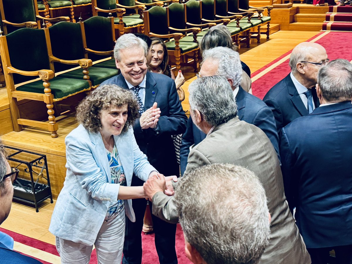 Concello de Santiago (@pazoderaxoi) on Twitter photo 🌟 Recoñecemento á excelencia na Medicina 🌟
A alcaldesa de Santiago, <a href="/GorettiSRei/">Goretti S. Rei</a>, participou este venres na entrega do XXIV Premio Nóvoa Santos ao prestixioso oncólogo Luis Paz-Ares, doutor no Hospital Universitario 12 de Outubro de Madrid.
💙 Durante o acto, tamén foron 🌟 Recoñecemento á excelencia na Medicina 🌟
A alcaldesa de Santiago, <a href="/GorettiSRei/">Goretti S. Rei</a>, participou este venres na entrega do XXIV Premio Nóvoa Santos ao prestixioso oncólogo Luis Paz-Ares, doutor no Hospital Universitario 12 de Outubro de Madrid.
💙 Durante o acto, tamén foron