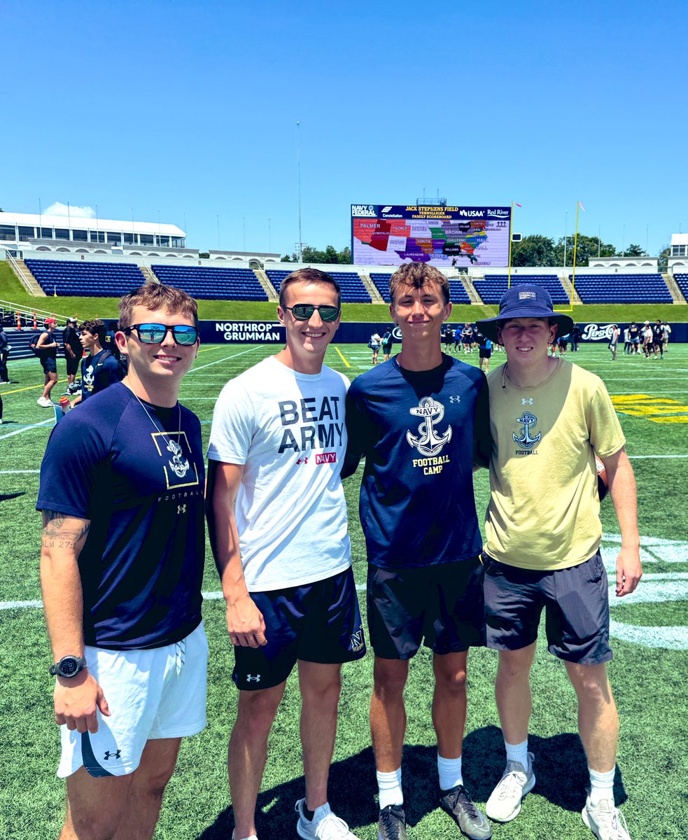 BWFalconKicker's tweet image. Amazing camp and absolute honor to be at @NavyFB Thank you @_CoachNew @CoachRickyBrown @DannyPayneNavy @GreenRB21 and @Hudson_Dunaway
Iron sharpens Iron @HKA_Tanalski @shanee_mc @Briggs_bourg @TNoe8 @NavyFBrecruit