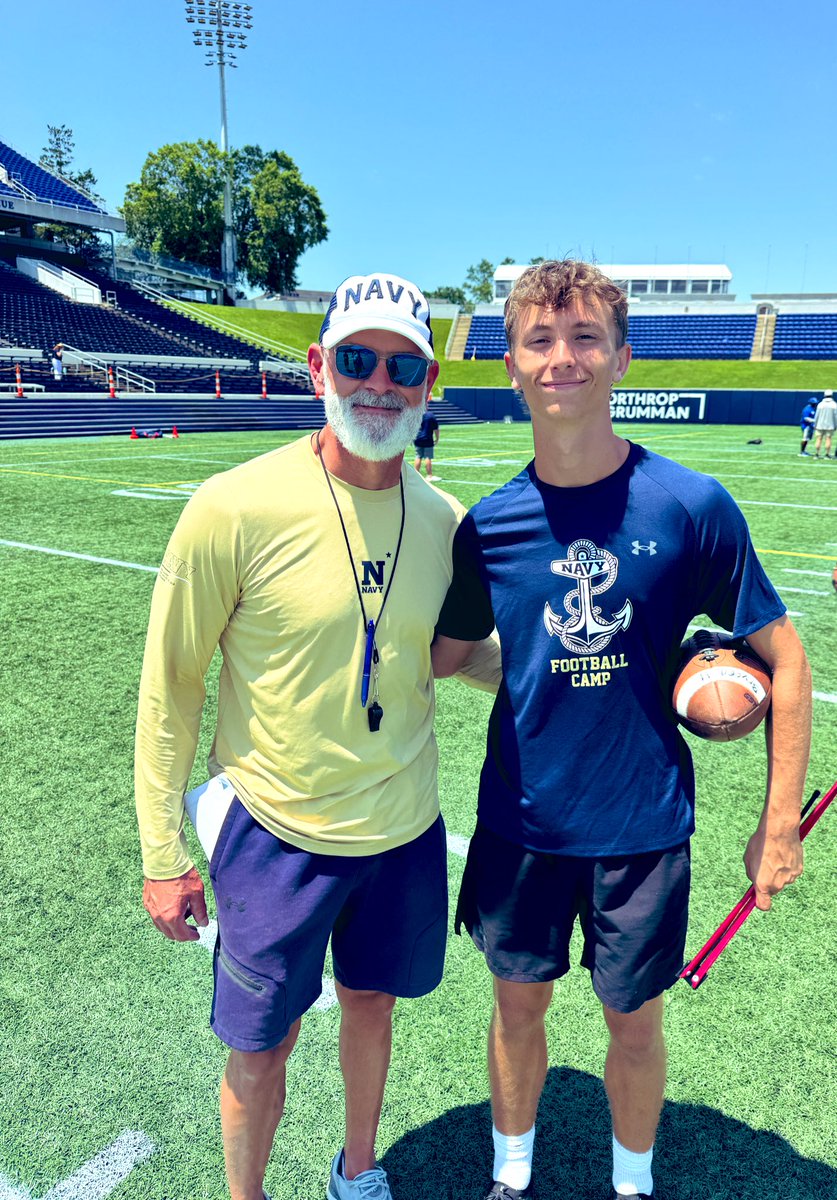 BWFalconKicker's tweet image. Amazing camp and absolute honor to be at @NavyFB Thank you @_CoachNew @CoachRickyBrown @DannyPayneNavy @GreenRB21 and @Hudson_Dunaway
Iron sharpens Iron @HKA_Tanalski @shanee_mc @Briggs_bourg @TNoe8 @NavyFBrecruit