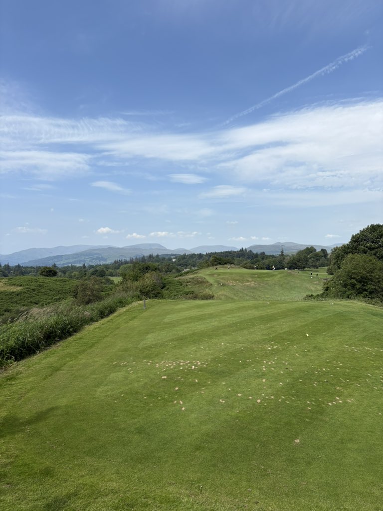 SciarriniAndrew's tweet photo. Windermere GC to start a long weekend away with the family up in the Lake District. For a course with no bunkers it’s still just as challenging with tight narrow fairways and small green surrounds. Really tidy golf course. Credit the team, looking forward to returning 👏🏌️‍♂️🌳⛳️ https://t.co/xGY0opZrJc