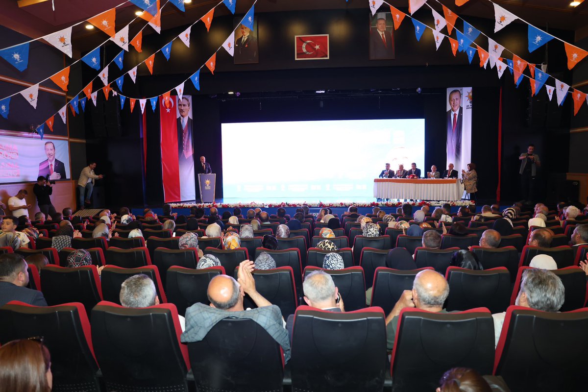 AK Parti Erzurum İl Başkanlığımız tarafından düzenlenen İl Danışma Meclisi toplantısına katıldık, teşkilat mensuplarımızın katılımıyla gerçekleştirilen toplantının hayırlara vesile olmasını diliyor, toplantı için emek veren dava arkadaşlarımıza teşekkür ediyorum. <a href="/Akparti/">AK Parti</a>