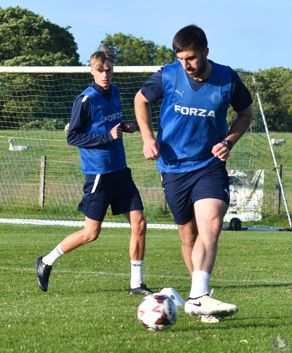 📝 𝗦𝗜𝗚𝗡𝗜𝗡𝗚 𝗡𝗘𝗪𝗦! 👀
Well to those who guessed it and those who didn't, here is the answer to this mornings quiz.

The experienced CB partner joining young Mark McCluckie who just signed is.... non other than international defender, 𝐀𝐥𝐝𝐢𝐧 𝐄𝐥-𝐙𝐮𝐛𝐚𝐢𝐝𝐢