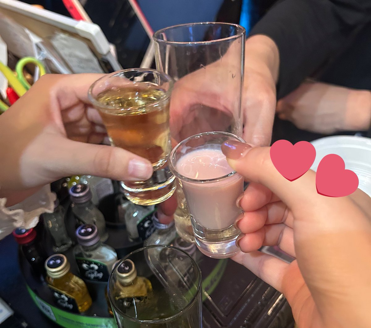 rate_unreal's tweet image. 今日もありがとうございました〜！！
沢山歌ったり話せたりショットもご馳走様でした〜！！！楽しかったです✨✨
ショットの持ち方これが普通だと思ってた笑🤙