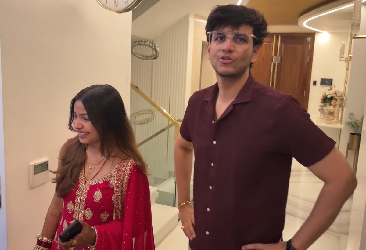 meerahere_'s tweet photo. Shaadi shuda tiggu with his rasmalai ✨🎀

#TriggeredInsaan #AbhishekMalhan #NischayMalhan #FukraInsaan #TriggeredArmy https://t.co/X4ulgaCu1B