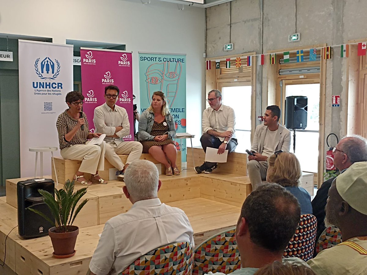 CommunautéSantEgidio (@santegidiofr) on Twitter photo Discussions importantes avec Anne #Hidalgo, maire de Paris et <a href="/Paolo_Artini/">Paolo A. Artini</a> de <a href="/UNHCRfrance/">Le HCR en France</a> à la Maison des réfugiés lors de la Journée mondiale des réfugiés. Cela a été l’occasion pour <a href="/valregnier/">Valérie Régnier</a> de présenter les #couloirshumanitaires de <a href="/SantEgidioFr/">CommunautéSantEgidio</a> Discussions importantes avec Anne #Hidalgo, maire de Paris et <a href="/Paolo_Artini/">Paolo A. Artini</a> de <a href="/UNHCRfrance/">Le HCR en France</a> à la Maison des réfugiés lors de la Journée mondiale des réfugiés. Cela a été l’occasion pour <a href="/valregnier/">Valérie Régnier</a> de présenter les #couloirshumanitaires de <a href="/SantEgidioFr/">CommunautéSantEgidio</a>