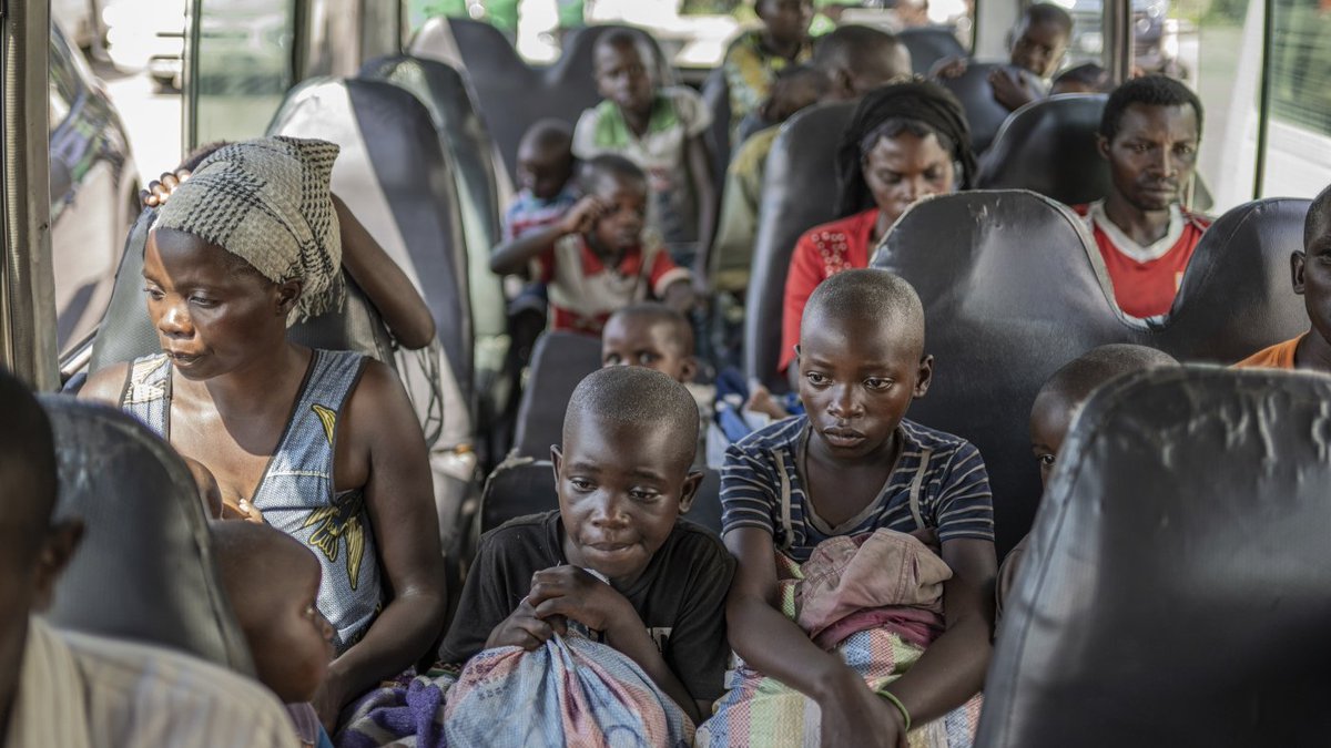 dzaneza's tweet image. 🧵On #WorldRefugeeDay, a grave violation demands global attention. Over 1,500 civilians have been forcibly deported from eastern #DRC to #Rwanda by the Rwandan-backed M23 armed group; in direct violation of the Geneva Conventions.

📄 Full @hrw report: hrw.org/news/2025/06/1…