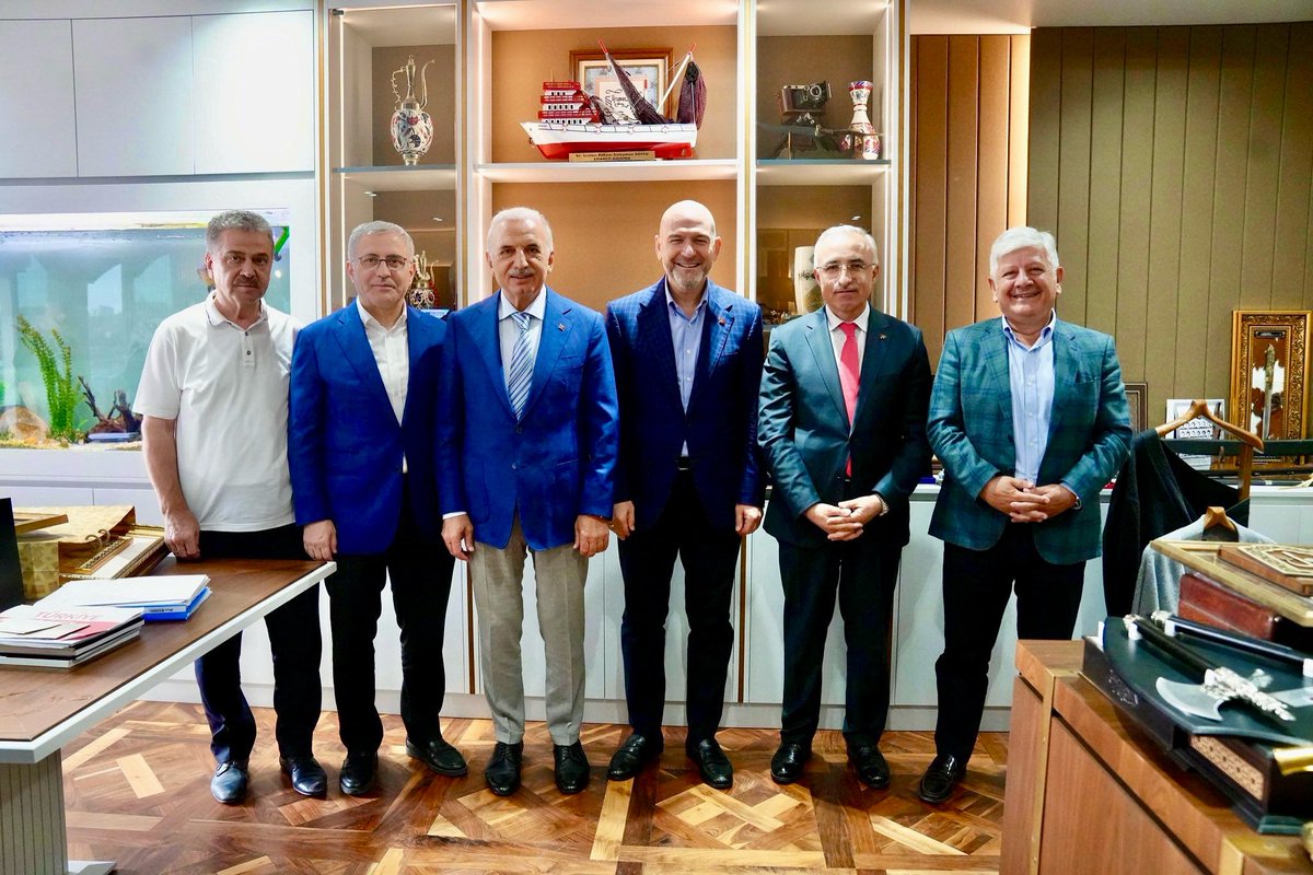 Hasan Tahsin USTA (@htahsinusta) on Twitter photo Önceki dönem İçişleri Bakanımız, İstanbul Milletvekilimiz Sayın <a href="/suleymansoylu/">Süleyman Soylu</a> ’yu hac dönüşünde ziyaret ettik.
Kutsal topraklarda yapılan ibadetlerin ve edilen duaların kabul olmasını diliyorum.Misafirperverliği için kendilerine teşekkür ediyorum. Önceki dönem İçişleri Bakanımız, İstanbul Milletvekilimiz Sayın <a href="/suleymansoylu/">Süleyman Soylu</a> ’yu hac dönüşünde ziyaret ettik.
Kutsal topraklarda yapılan ibadetlerin ve edilen duaların kabul olmasını diliyorum.Misafirperverliği için kendilerine teşekkür ediyorum.