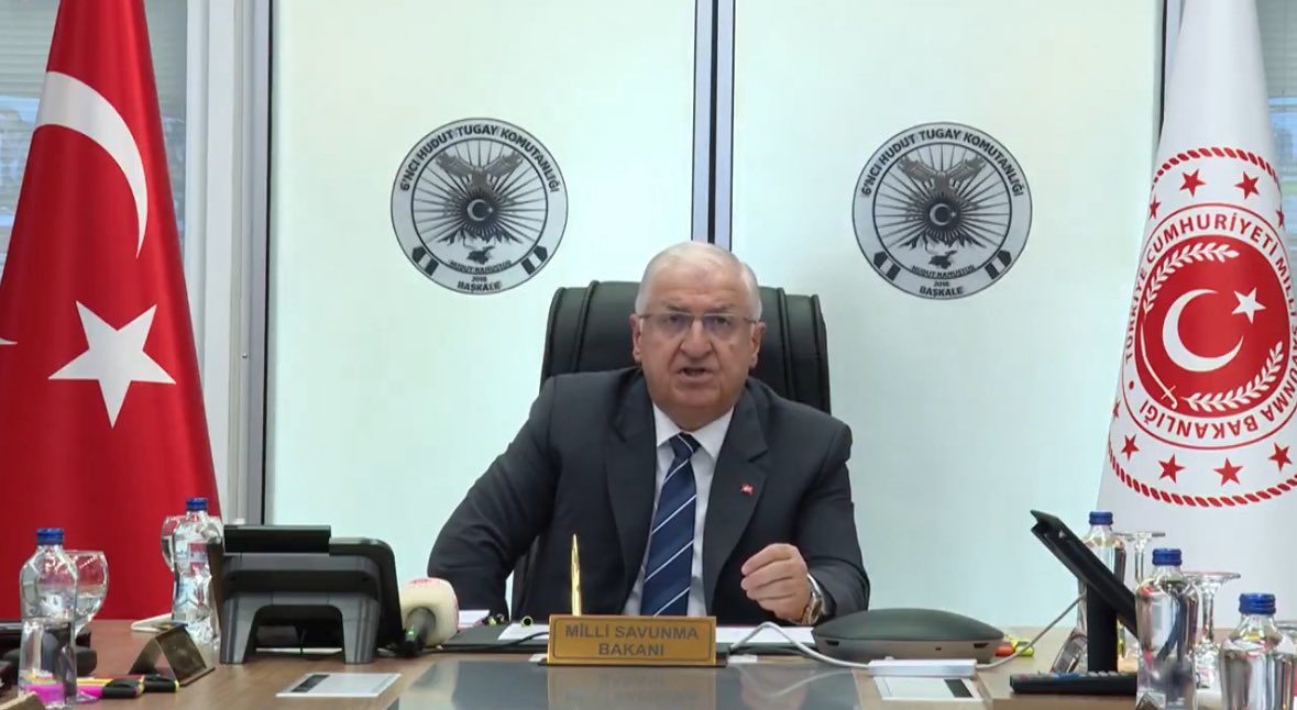 وفقًا لتوجيهات الرئيس أردوغان نعمل بطريقة أمنية استباقية ونجري تقييمنا المستمر لمواجهة كل الاحتمالات التي تهم بلدنا تركيا وشعبنا في ظل التطورات الراهنة في المنطقة.

- وزير الدفاع التركي يشار غولار