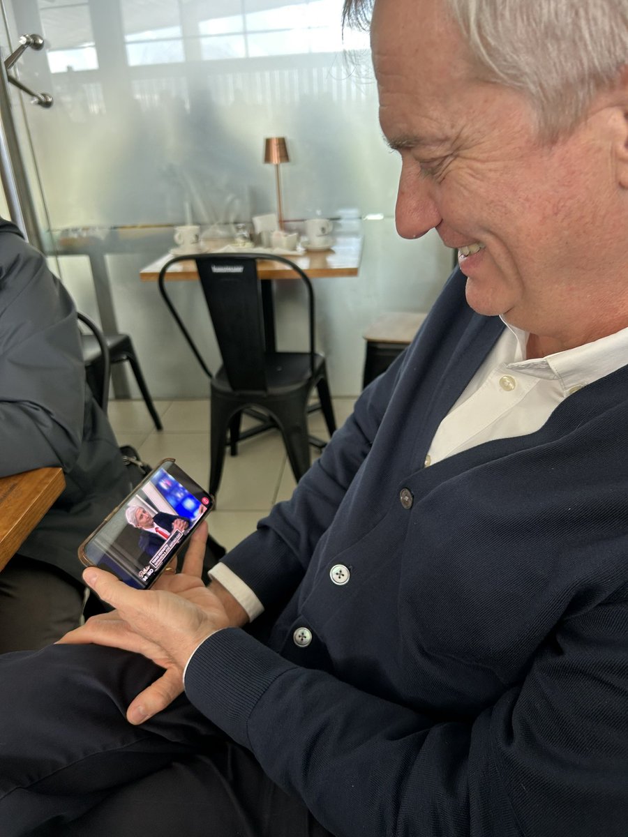 José Antonio Kast Rist 👍🇨🇱 (@joseantoniokast) on Twitter photo Haciendo hora para volver a Santiago luego de una gran gira en la Araucanía. Yo sabía que no era nunu, pero me confundió Tomás Mochato 😂 Haciendo hora para volver a Santiago luego de una gran gira en la Araucanía. Yo sabía que no era nunu, pero me confundió Tomás Mochato 😂